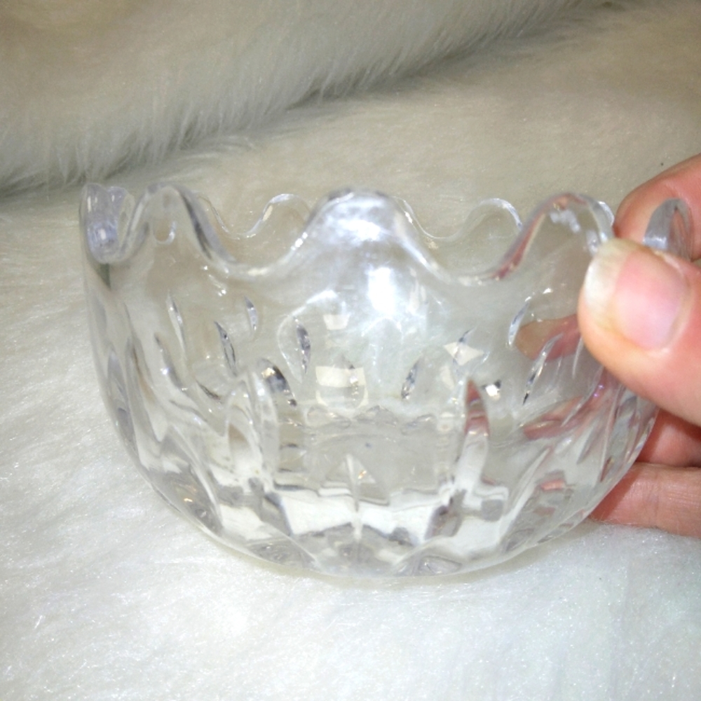 Charming Vintage scalloped edge bowl